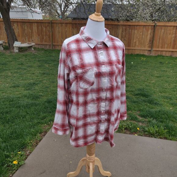 Woman's Size 3X Derek Heart Red Plaid Striped Textured Plus Size Shirt - Picture 1 of 10